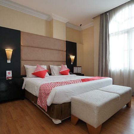 Capital O 1128 Hotel Imara Palembang Eksteriør billede