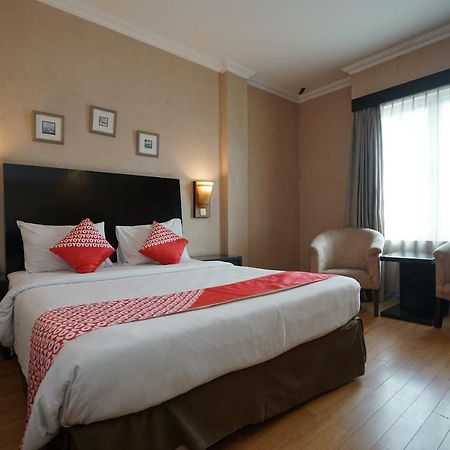 Capital O 1128 Hotel Imara Palembang Eksteriør billede