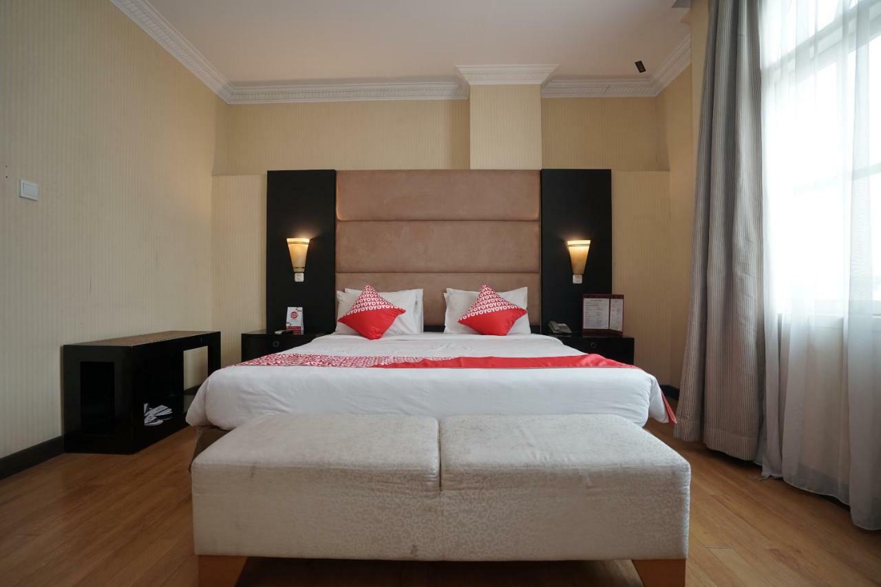 Capital O 1128 Hotel Imara Palembang Eksteriør billede