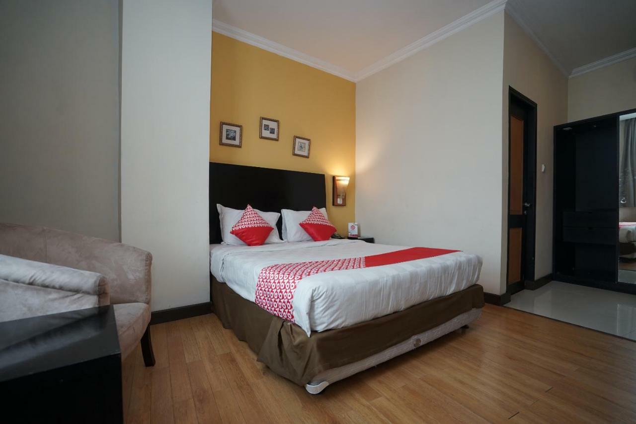 Capital O 1128 Hotel Imara Palembang Eksteriør billede