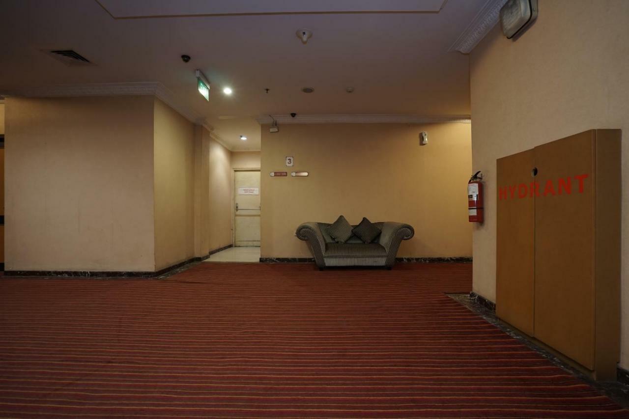Capital O 1128 Hotel Imara Palembang Eksteriør billede