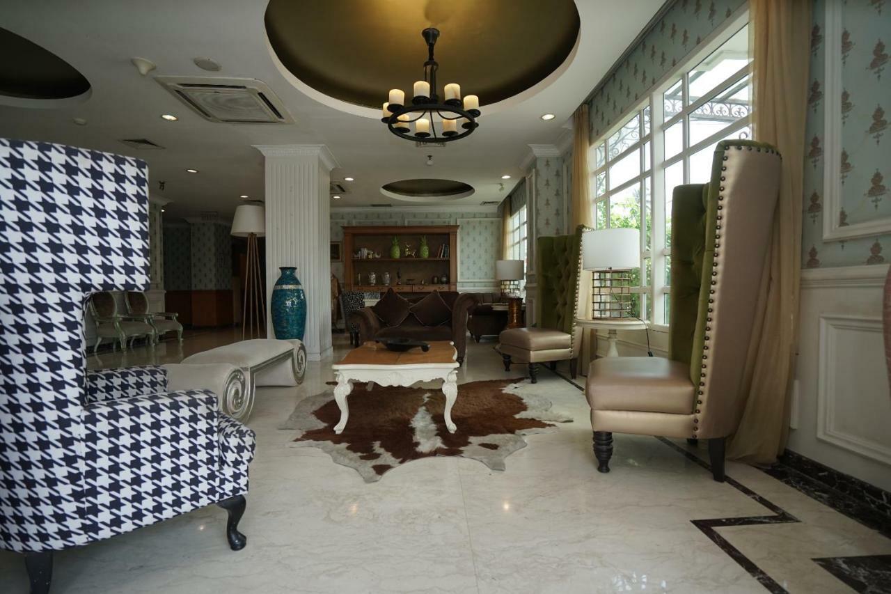 Capital O 1128 Hotel Imara Palembang Eksteriør billede